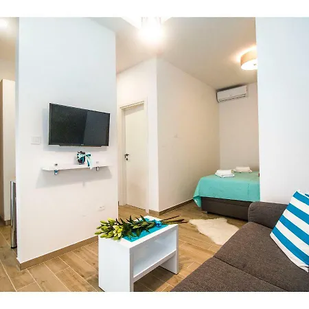Appartement Idro Directly At The *