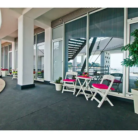 Apartment Idro Directly At The