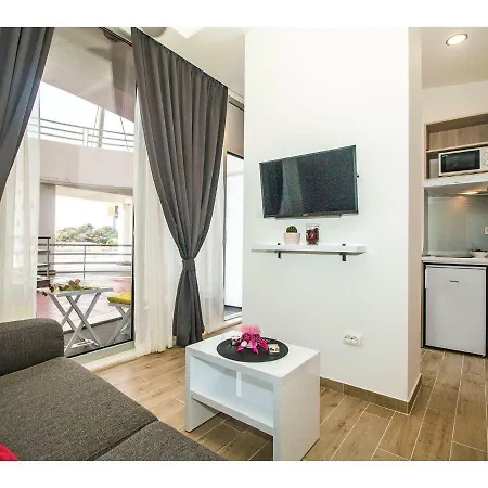 Idro Directly At The