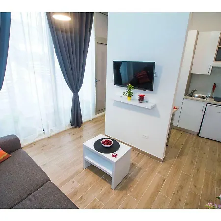 Idro Directly At The * سبليت