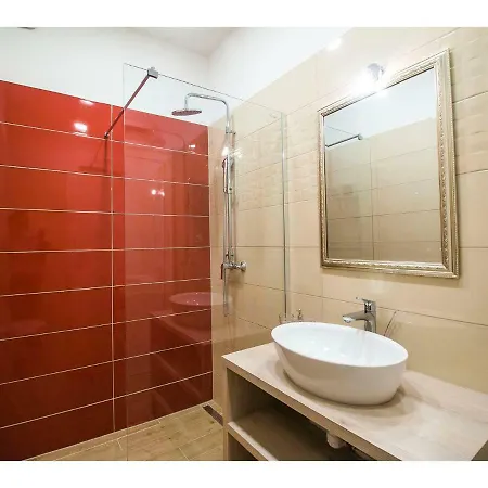 Idro Directly At The شقة *