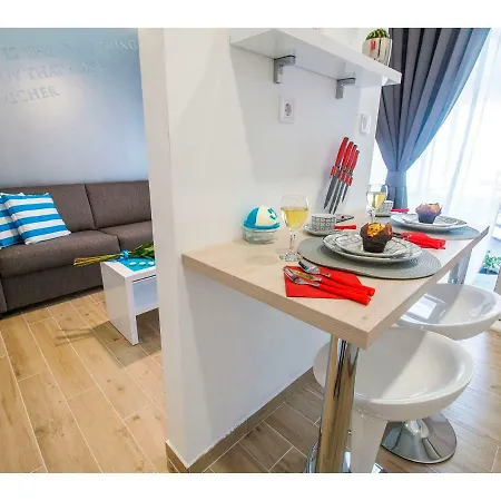 Idro Directly At The Apartment *