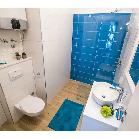 Idro Directly At The * سبليت