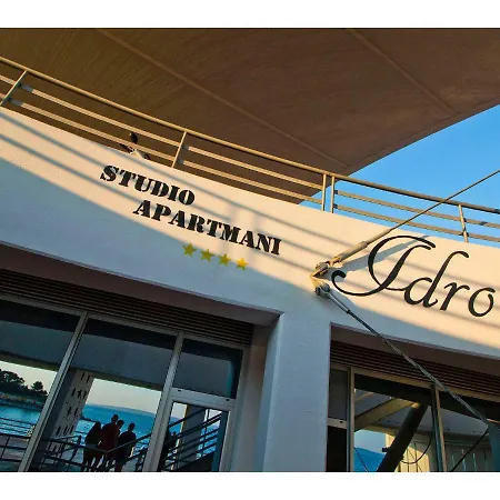 Idro Directly At The سبليت