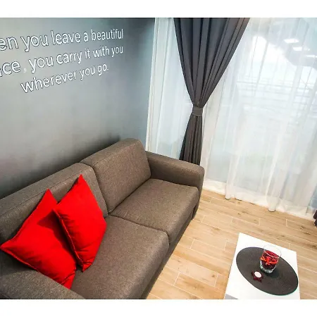 Idro Directly At The شقة *