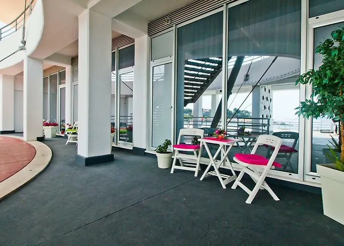 Idro Directly At The *